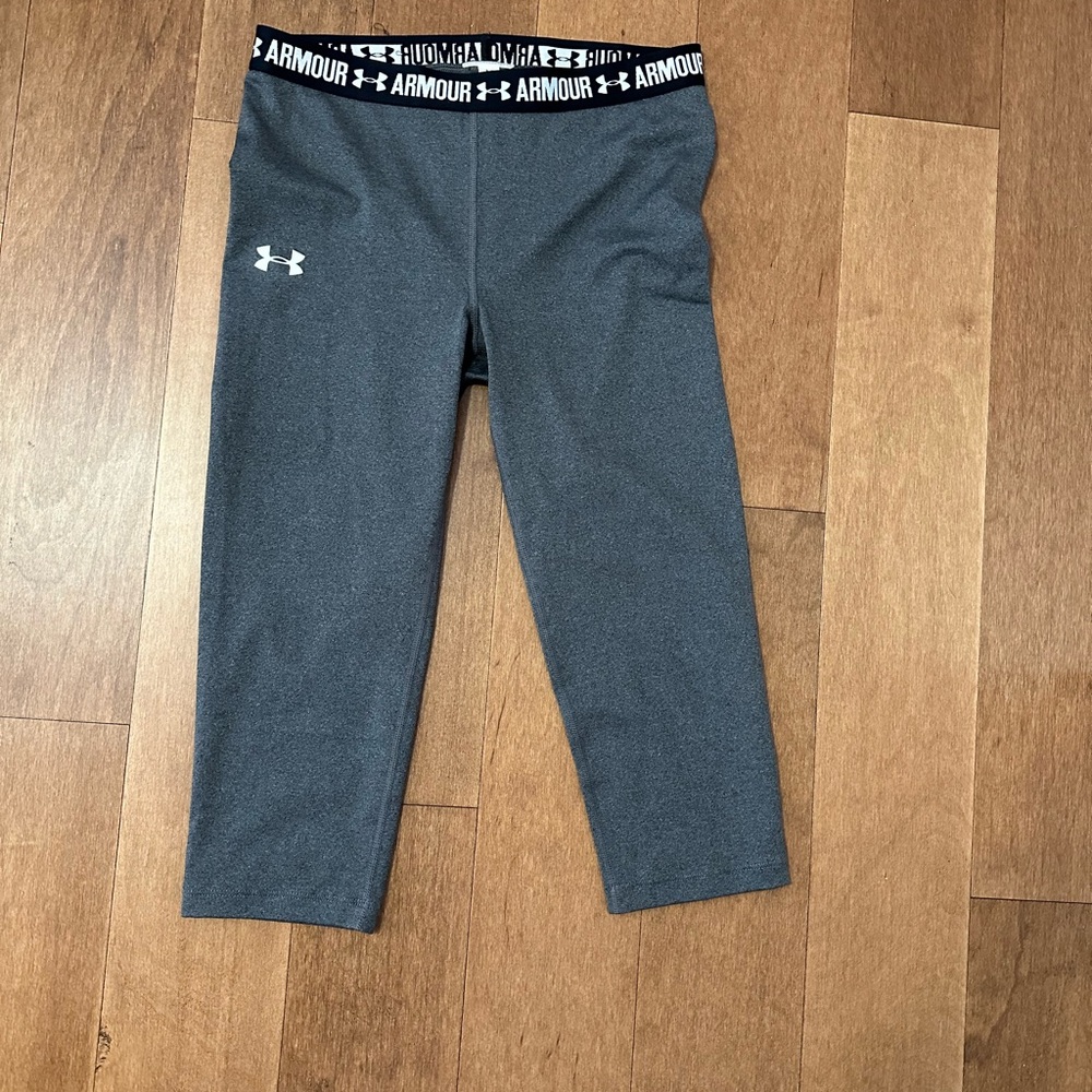 Under Armour capri women’s leggings. Never worn, brand new condition.